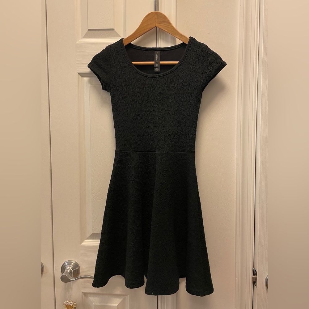 NWOT Aeropostale Womens Round-Neck Textured Mini A-Line Dress in black color